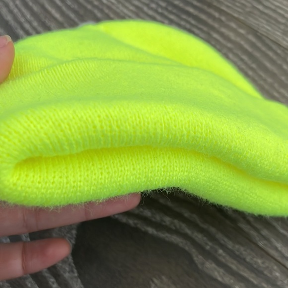 Brand new neon yellow tuque - Picture 3 of 4